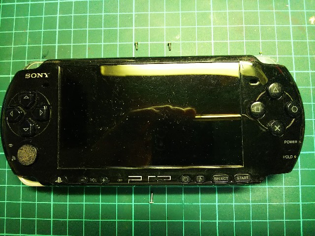 PSP3000分解、シェル交換 | ならず者青年漂流記