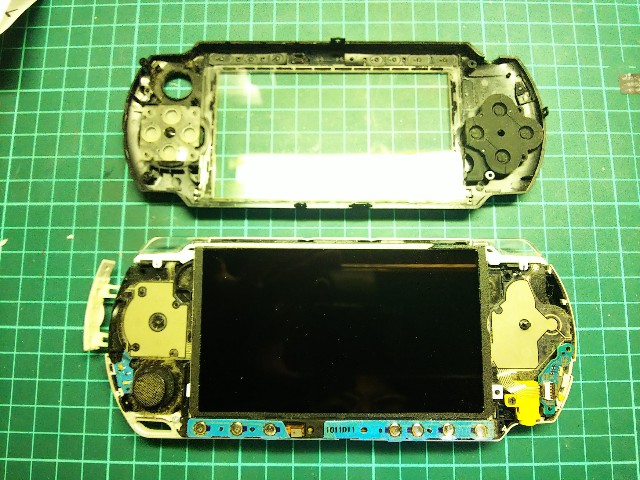 PSP3000分解、シェル交換 | ならず者青年漂流記